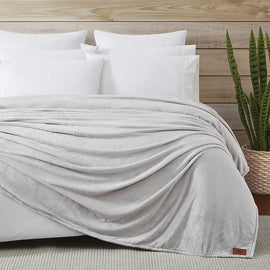 FRYE Plush Blanket